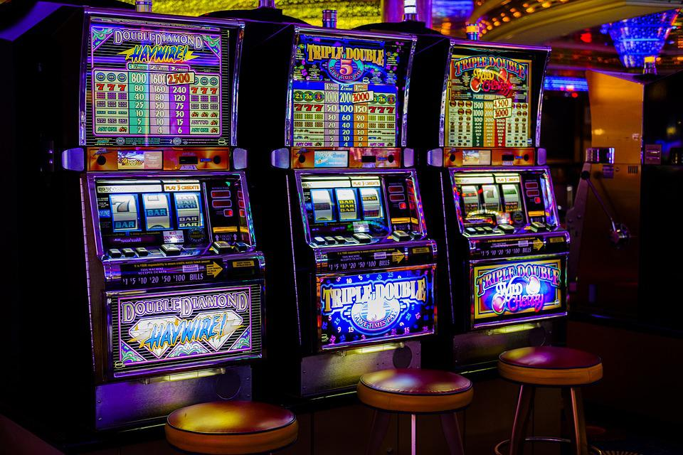 Maximizing Your Winnings: 7 Things to Avoid When Playing Casino Slots